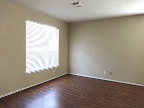 22011 Willow Shadows Dr in Tomball, TX - Building Photo - Building Photo