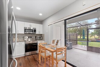 10789 NW 11th St in Pembroke Pines, FL - Building Photo - Building Photo