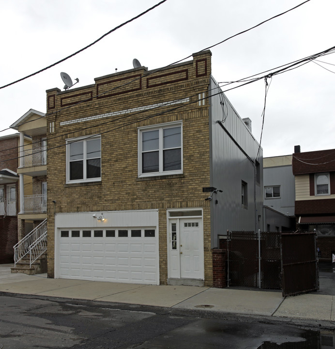 6110 Johnson Pl in West New York, NJ - Building Photo