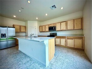 9961 Locking Biner Ave in Las Vegas, NV - Building Photo - Building Photo