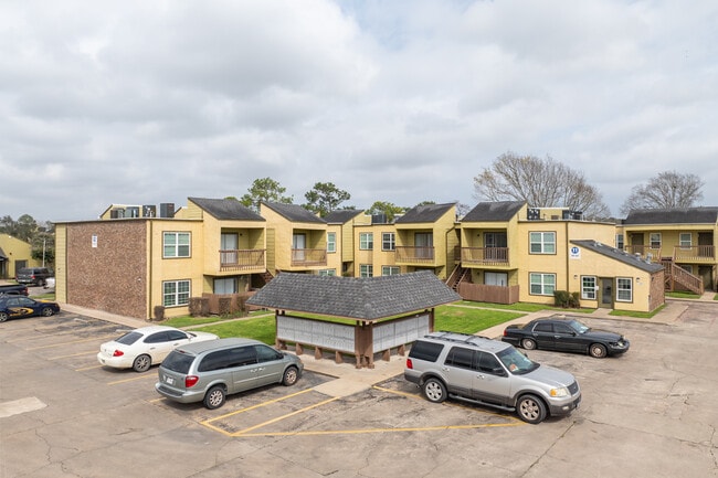 shadow Bay Apartments in Bay City, TX - Building Photo - Building Photo