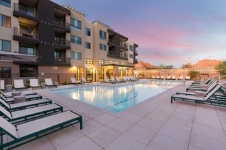 Scottsdale Entrada Apartments in Scottsdale, AZ - Building Photo - Building Photo