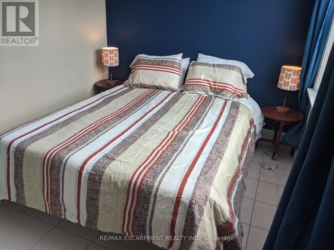 63 Pelham Rd in St Catharines, ON - Building Photo - Building Photo