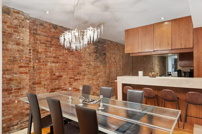 5 E 13th St in New York, NY - Foto de edificio - Building Photo
