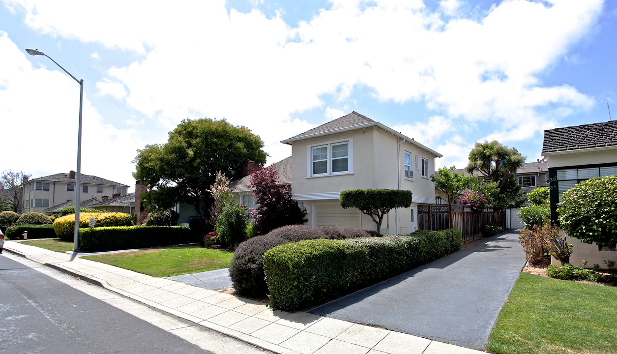 40-42 W 5th Ave in San Mateo, CA - Building Photo