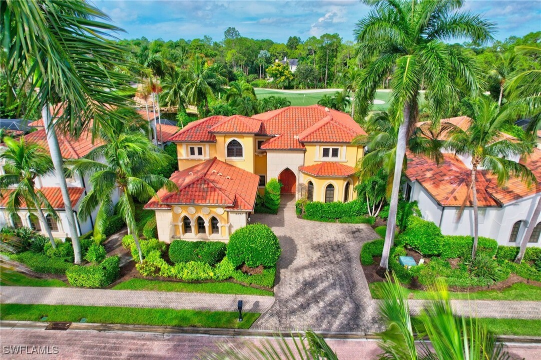 2891 Tiburon Blvd E in Naples, FL - Building Photo