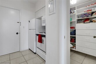 220 Seaview Ct in Marco Island, FL - Building Photo - Building Photo