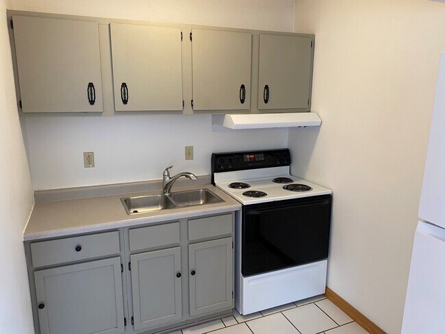 Northland Park Apartments in Sterling, IL - Building Photo - Building Photo
