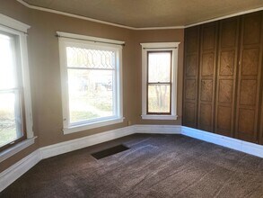 17 S McHenry Ave in Crystal Lake, IL - Building Photo - Building Photo