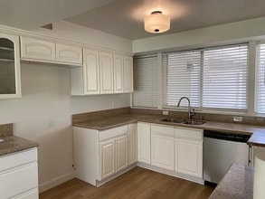 8554 Fullbright Ave in Los Angeles, CA - Foto de edificio - Building Photo