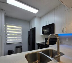 10501 W Broward Blvd in Fort Lauderdale, FL - Building Photo - Building Photo