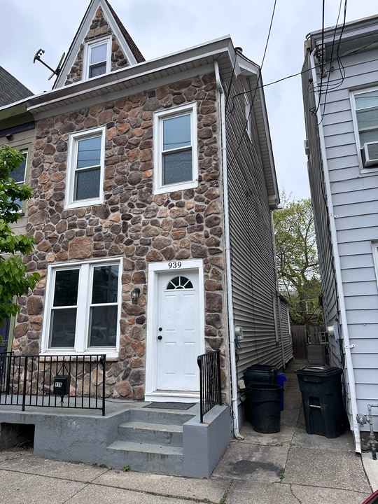 939 Lehigh St, Unit 939 in Easton, PA - Building Photo