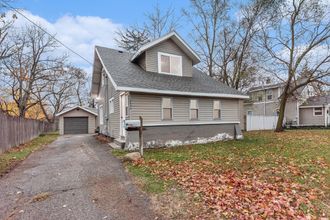 2454 Taft Ave SW-Unit -APT 1 in Wyoming, MI - Building Photo - Building Photo