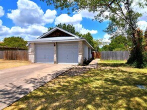 813 Primrose Ln in Cedar Park, TX - Foto de edificio - Building Photo