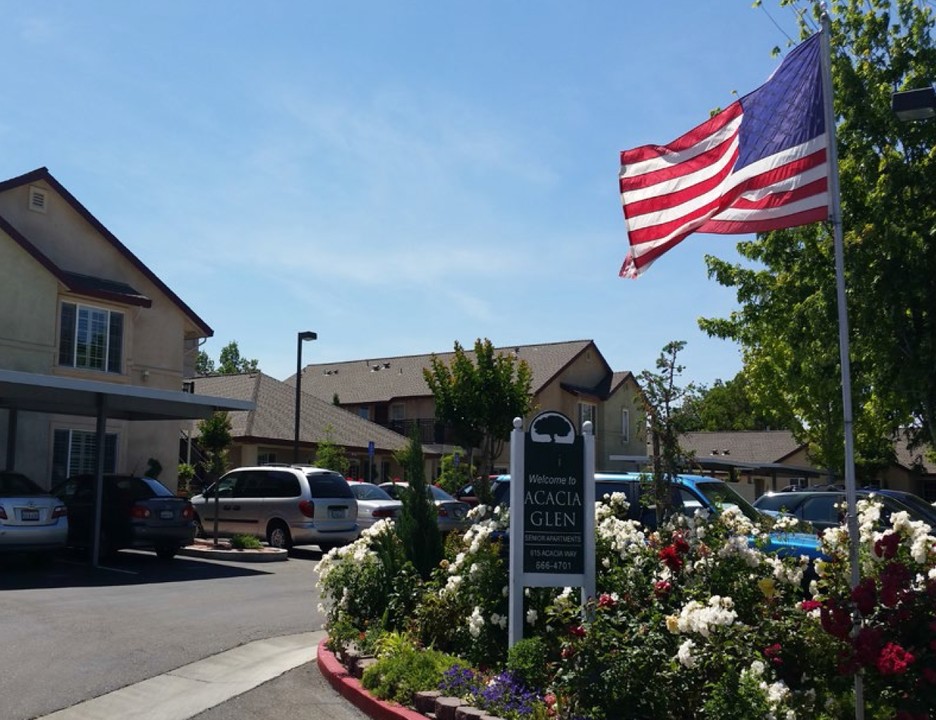 Acacia Glen Senior Apartments in Woodland, CA - Building Photo