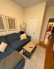 58 Medford St, Unit 1 in Somerville, MA - Foto de edificio - Building Photo