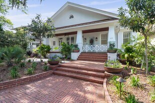 209 E 45th St in Savannah, GA - Building Photo