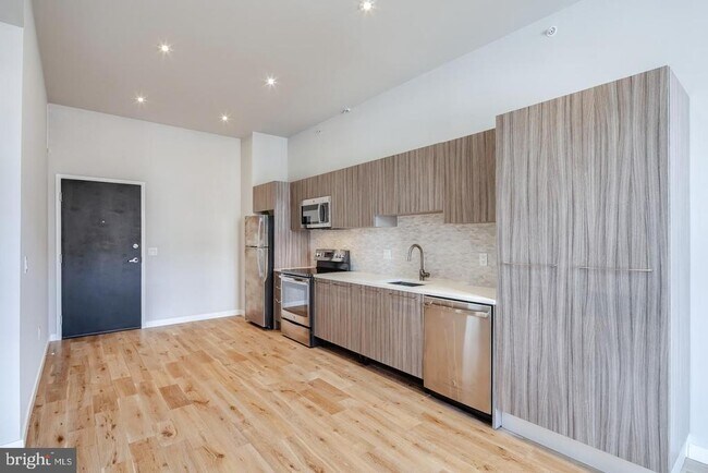 412-26 S 13th St in Philadelphia, PA - Building Photo - Building Photo