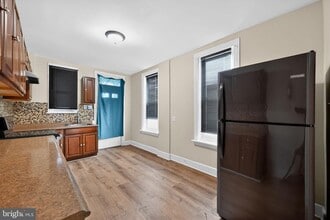 652 Emerald St in Harrisburg, PA - Building Photo - Building Photo