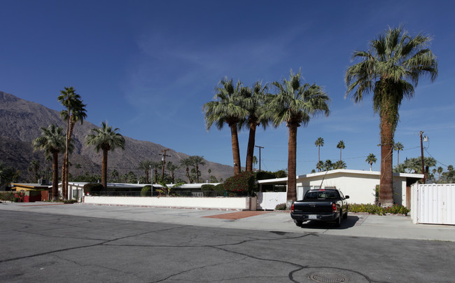 474 Avenida Ortega in Palm Springs, CA - Building Photo - Building Photo