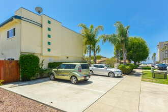 827 Missouri St, Unit 1/2 in San Diego, CA - Building Photo - Building Photo