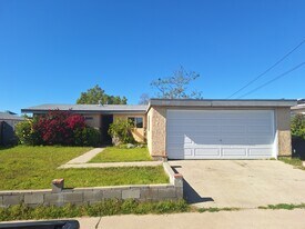 9402 Fermi Ave in San Diego, CA - Building Photo