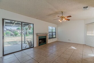 9402 Valley Moss in San Antonio, TX - Building Photo - Building Photo