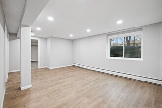 1033 Bluff Ave E in Shakopee, MN - Building Photo - Building Photo