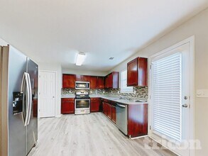 6936 Foxmoor Way in Douglasville, GA - Foto de edificio - Building Photo