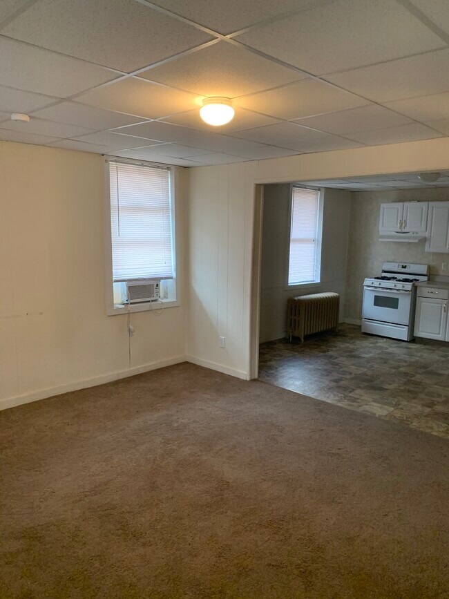 48 W Beach Ave Rentals in Wood River, IL