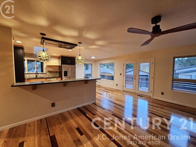 144 Black Oak St in Grants Pass, OR - Building Photo - Building Photo