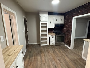 75 Whiting St in New Britain, CT - Building Photo - Building Photo