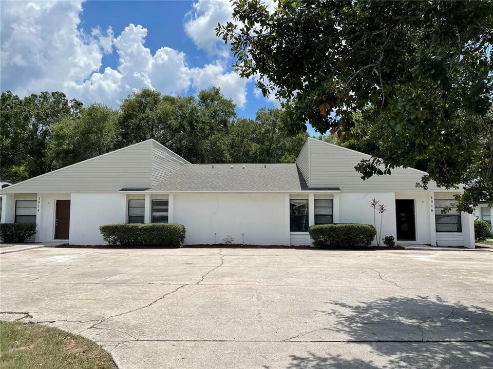 1916 Crystal Grove Dr in Lakeland, FL - Building Photo