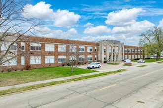 Washington Senior Apartments in Clinton, IA - Foto de edificio - Building Photo