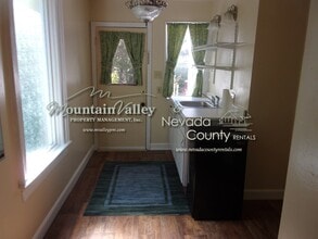 232 Bennett St in Grass Valley, CA - Foto de edificio - Building Photo