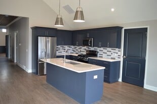 100 S Washington St, Unit 1 in Mount Horeb, WI - Building Photo