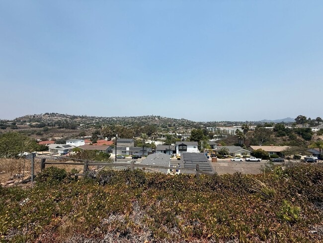 5351 E Falls View Dr in San Diego, CA - Building Photo - Building Photo