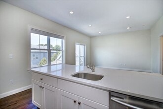 107 Library St, Unit 3 in Chelsea, MA - Building Photo - Building Photo