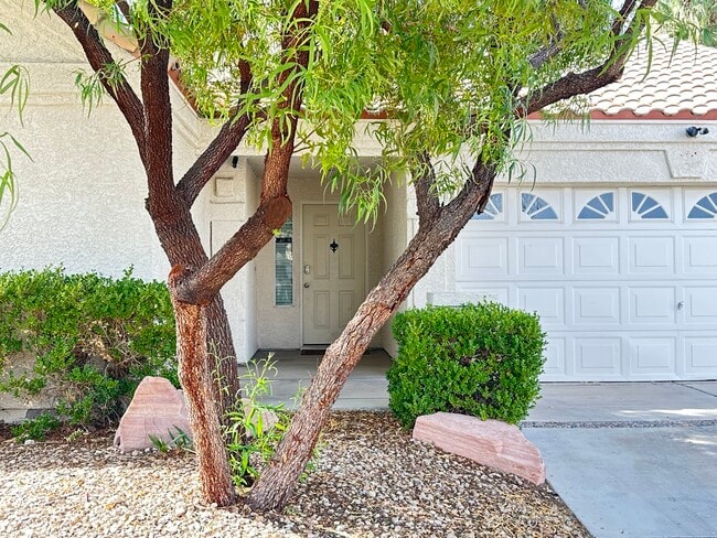 351 Promontory Dr in Henderson, NV - Building Photo - Building Photo
