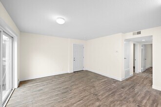 215 20th St in Newport Beach, CA - Building Photo - Building Photo