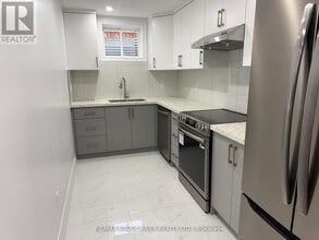 131 Sharplin Dr in Ajax, ON - Building Photo - Building Photo