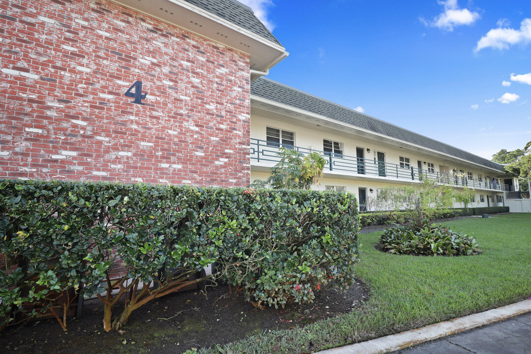 1900 S Kanner Hwy in Stuart, FL - Building Photo