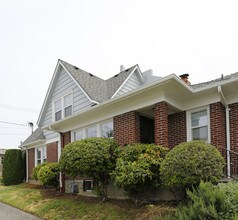 Burrell Court in Portland, OR - Foto de edificio - Building Photo