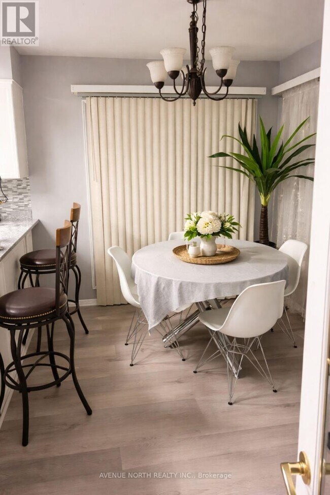 1533 Burningtree Ct in Ottawa, ON - Building Photo - Building Photo