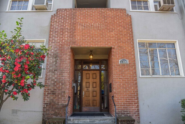 3300 J St in Sacramento, CA - Foto de edificio - Building Photo