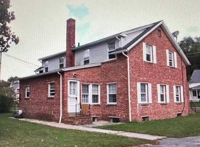 144 Linwood St in Uxbridge, MA - Building Photo - Building Photo