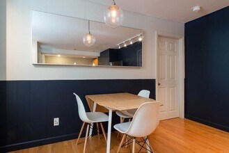 35 Thatcher St, Unit 2 in Brookline, MA - Building Photo - Building Photo