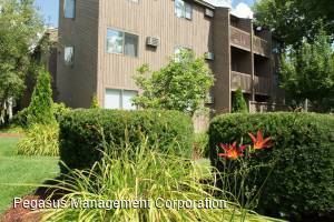 London Court in Merrimack, NH - Foto de edificio