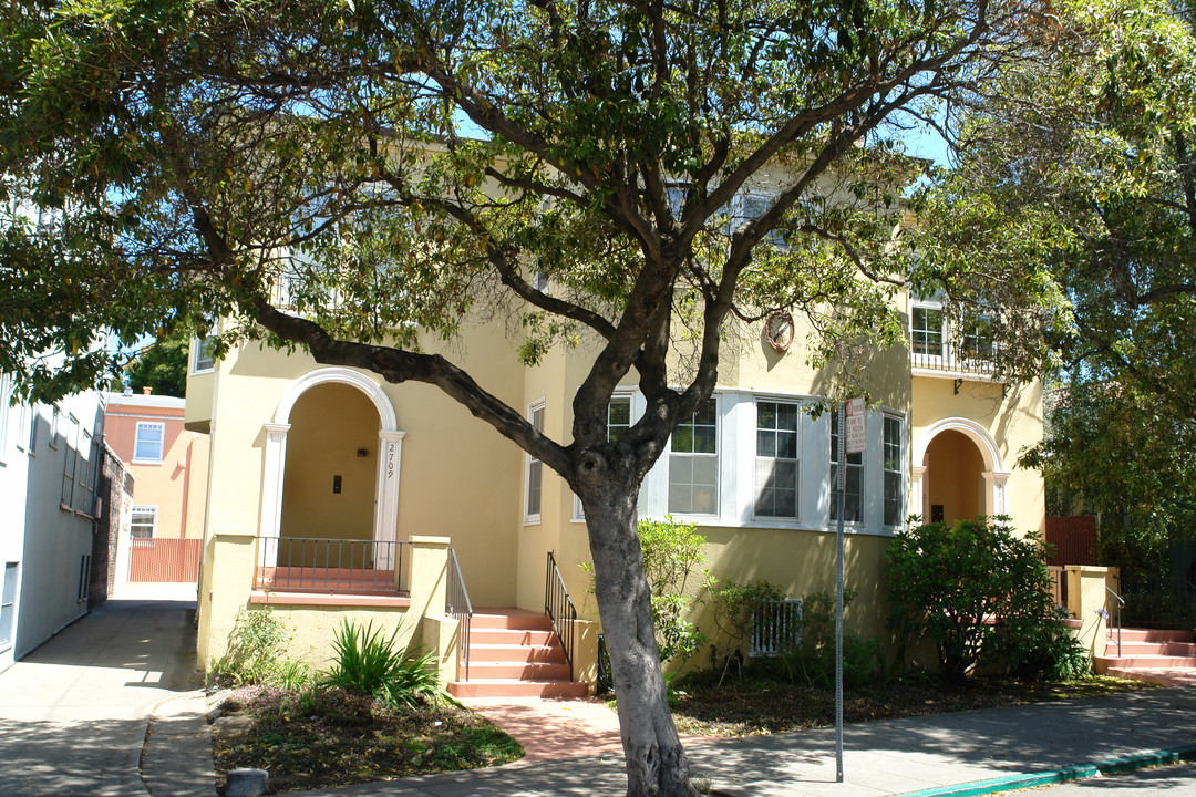 2709 Alcatraz Ave in Berkeley, CA - Building Photo