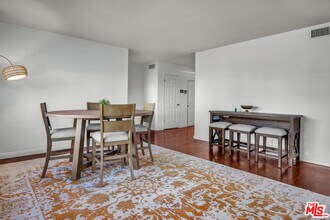 2925 Dona Susana Dr in Los Angeles, CA - Building Photo - Building Photo